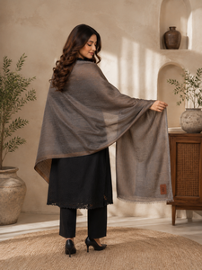 Robe longue d'hiver pour femmes musulmanes, style châle-cape caftan, en laine respirante, modeste, coupe trapèze, couleur unie avec contraste doré - Product Image 6