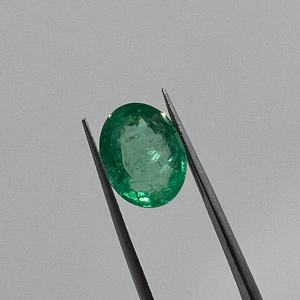 Esmeralda Natural sin tratar y sin calentar, calidad muy fina, corte ovalado de primera calidad, 2,05 quilates para fabricación de joyas - Product Image 1