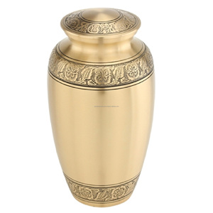 Urnes funéraires pour adultes en laiton de haute qualité et classiques avec de belles urnes funéraires en métal fini or de gravure pour les cendres humaines - Product Image 1