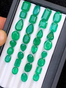 Émeraude Naturelle en Gros, Pierre Précieuse Non Montée, 4,09 Carats, Forme Ovale 12x9mm 6mm, Vert Clair, Bijoux Fins, Traitement Cire/Huile, Certifiée IGI - Product Image 4