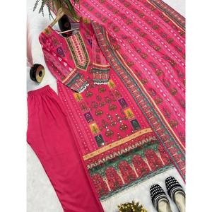 Ensemble élégant de vêtements de fête pour femmes, haut-bas et Dupatta - Product Image 2
