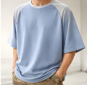 Camiseta de Moda con Manga Raglán, 220 GSM, Algodón, Hombros Caídos, Personalizable con Marca, Estilo Urbano, Camiseta Lisa - Product Image 3