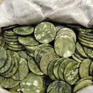 Sous-verres en pierre verte polis à la main, résistants à la chaleur, antidérapants, accessoires de table, décoration intérieure - Product Image 1