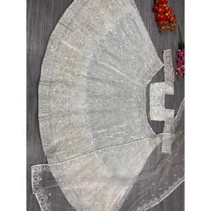 Lehenga Choli de Seda de Diseño con Hermoso Bordado de Hilo para Bodas - Product Image 2