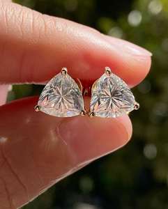 ต่างหูโมอิสซาไนต์ทรงคลาสสิคแบบทริลเลียนต์คัท ทองคำแท้ 14K ดีไซน์เรียบง่ายสำหรับใส่ทุกวัน เครื่องประดับชั้นดี ของขวัญวันครบรอบสำหรับเธอ - Product Image 4