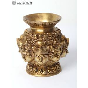 3.7 pouces Ashtalakshmi Face Puja Kalash Kalash décoratif en laiton à des fins spirituelles, décoration intérieure, cadeaux et temple - Product Image 1