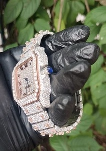 Reloj Cuadrado de Lujo en Oro Rosa de Dos Tonos con Incrustaciones de Diamantes Moissanite VVS, Esfera Completamente Pavimentada, Números Romanos, Brazalete de Acero - Product Image 4