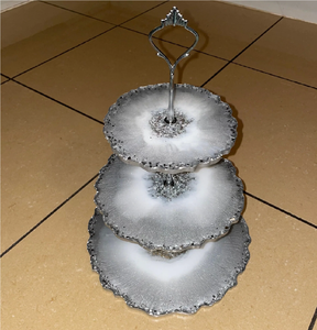 Support à gâteau décoratif en résine avec motifs géométriques pour la restauration de luxe et la présentation d'événements - Product Image 3