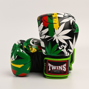 Ensemble de protège-tibias et de gants de boxe Muay Thai en cuir personnalisés OEM, pour entraînement professionnel de kickboxing, respirant et absorbant l'humidité - Product Image 1