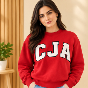 Rosa Damen-Kapuzenpullover mit CJA-Buchstaben-Print, OEM, individuell gestaltbar, im College-Stil, griechisches Leben, Varsity, Sorority, 100 % Baumwolle, umweltfreundlich, vorne bedruckt - Product Image 3
