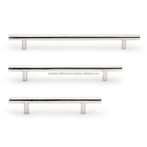 Tirador de metal audaz para muebles, armarios, cajones y puertas, que aporta un fuerte carácter visual a los interiores. - Product Image 2