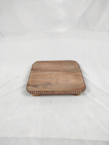 Plateau carré en bois durable et écoresponsable avec finition polie, couleur et taille personnalisables pour la décoration intérieure - Product Image 6