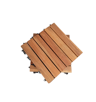 Plancher en acacia brossé carré, étanche et technique, à emboîtement moderne, pour balcon extérieur, terrasse ou bord de piscine