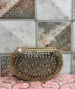 Mini pochette en laiton Kundan dorée, pour soirée, avec diamants et fermeture à boucle, par byf s international - Product Image 4