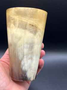 Verre en corne poli pour boissons – Tasse élégante et légère, idéale pour jus, eau, bière et boissons gazeuses – Authentique tasse à boire en corne UO - Product Image 6