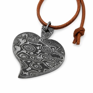 Collar con Colgante de Corazón de Acero de Damasco, Diseño Moderno Hecho a Mano, Regalo para el Día de San Valentín - Product Image 2