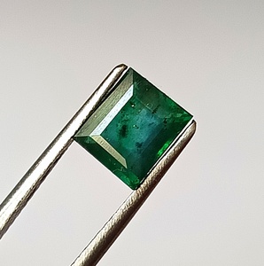 Esmeralda Zambiana Verde Natural de 1.45 Quilates, Facetada, Translúcida, Corte Baguette, para Joyería - Product Image 4
