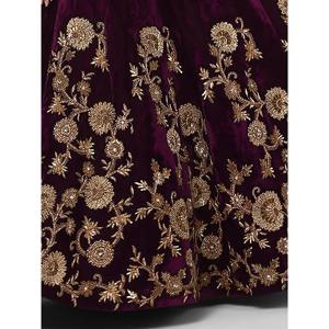 Belle couleur pourpre Party Wear Designer brodé velours Lehenga Choli - Product Image 2