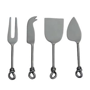 Elegante juego de cuchillos para queso de metal que ofrece cortes suaves con una facilidad excepcional, un impresionante acabado metálico que capta la atención al instante. - Product Image 6