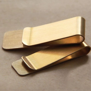 Fournisseur indien vendant des pinces à billets promotionnelles en laiton de luxe, personnalisables, de qualité supérieure, faites à la main, embossées, fines et de qualité supérieure. - Product Image 1