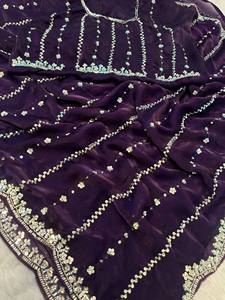 Sari en soie violette avec bordure brodée de perles et chemisier assorti pour les occasions de mariage, sari élégant pour femmes, longueur au sol - Product Image 3