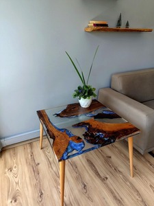Table basse artisanale en époxy et bois avec design unique en résine, idéale pour une décoration intérieure élégante, disponible à prix de gros - Product Image 2