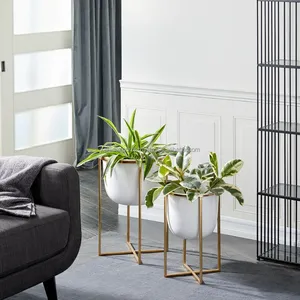 Macetero de Piso de Vidrio Esmerilado con Patrón Cuadrado Moderno, Hecho a Mano, Ecológico, con Detalles en Dorado, 14L, Fabricado por Zahid Exports India - Product Image 3