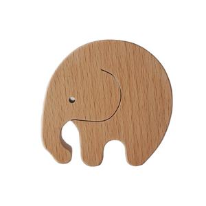 Figurine d'éléphant en bois fait à la main Sculpture animale naturelle Montessori jouet à collectionner ornement de la faune décor en bois écologique - Product Image 1