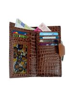 Dompet Clutch Wanita WRIZA dari Kulit Asli dengan Motif Croc-Embossed |   Dompet Perjalanan Slim Brown dengan 7 Slot Kartu & Banyak Kompartemen.
