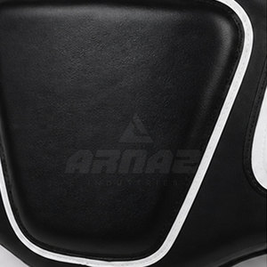Protège-poitrine de boxe ergonomique avec forme ajustée au corps et fixation fiable pour l'entraînement - Product Image 5