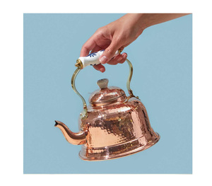 Bouilloire à thé en cuivre rustique avec texture martelée pour cuisines de ferme - Product Image 1