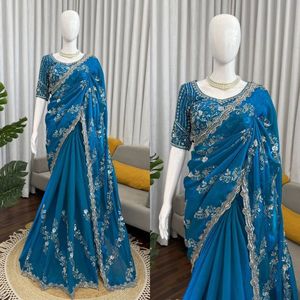 Sari de seda de diseñador con adornos de cuentas y lentejuelas es un lujoso vestido étnico diseñado para bodas y recepciones. - Product Image 2