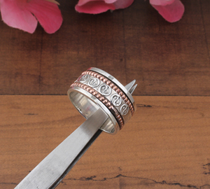 Anillo Minimalista de Plata de Ley con Banda de Cuerda Trenzada, Engaste de Bisel, Delicado, Apilable, con Nudo Simple, Joyería de Moda - Product Image 3