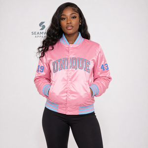 Chaqueta Universitaria Rosa de Satén para Mujer Gamma Phi Delta con Botones a Presión, Letras Griegas Bordadas, Cuello y Puños de Punto a Rayas, Ropa Universitaria - Product Image 5