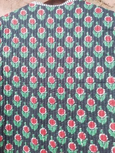 Chaqueta de Algodón Acolchada Floral Hecha a Mano: Prenda Reversible para Mujer - Product Image 6