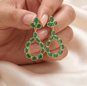 Pendientes de Oro Amarillo de 18k con Esmeralda Ovalada Natural y Diseño de Trébol en Forma de Lágrima, Joyas Memoria, Venta al Por Mayor - Product Image 2