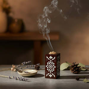 Brûleur à Bakhoor artisanal de luxe en bois et nacre, porte-encens arabe pour Oud, Bakhoor et décoration intérieure élégante - Product Image 4