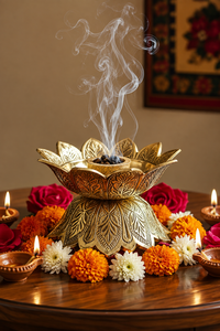 Brûleur d'encens Dhoop Dani en laiton à motif de lotus en relief pour la décoration des temples Pooja et des espaces de méditation - Product Image 6