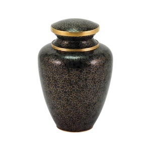 Urne funéraire en métal couleur anthracite avec filigrane floral doré fin, couvercle décoratif classique en forme d'ampoule, pour cendres commémoratives - Product Image 2