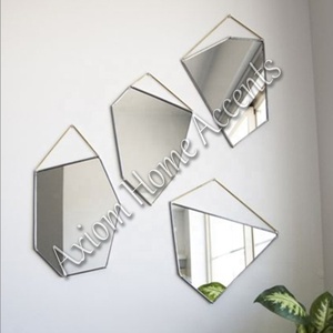Axiom Home Accents Miroir mural en métal rustique en fer de style design moderne vieilli pour intérieurs de ferme ou vintage - Product Image 3