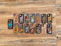 Nouvelle Coque de Téléphone en Cuir Repoussé Faite Main et Élégante, Personnalisée, Vintage Luxe Haute Qualité, Motif Floral Repoussé pour iPhone 15 Pro Max