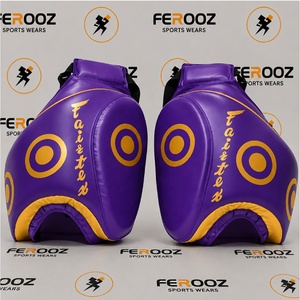 แผ่นรองขาฝึกซ้อมคิกบ็อกซิ่ง MMA สีม่วงทอง Fairtex สำหรับเด็กและผู้ใหญ่ ทนทาน น้ำหนักเบา ผลิตตามสั่ง ป้องกันการบาดเจ็บในยิม - Product Image 1