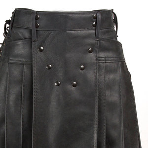 Kilt utilitaire gothique en cuir noir - Product Image 4