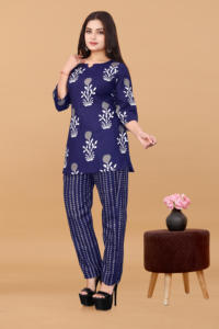 Conjunto de ropa de alta calidad para mujer, azul estampado, conjunto coordinado, sostenible, de poliéster y rayón, cuello redondo, conjunto de dos piezas para estar en casa. - Product Image 2