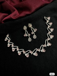 Parure de bijoux de mariée classique américaine en laiton et diamants, collier et boucles d'oreilles deux pièces pour mariage et soirée, style tendance - Product Image 1
