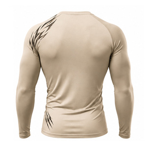 T-shirt de compression pour homme, vêtements de sport personnalisés, séchage rapide, extensible, haut de gamme pour l'entraînement, respirant, vêtements de performance athlétique, OEM US - Product Image 4