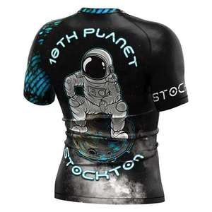 เสื้อรัดกล้ามเนื้อแขนสั้นแบบสั่งทำพิเศษสำหรับบราซิลเลียนยิวยิตสู (BJJ) และ MMA สำหรับผู้ชาย เสื้อยิวยิตสูสำหรับการต่อสู้ พิมพ์ลายแบบ Sublimation เสื้อผ้าออกกำลังกายสำหรับฟิตเนสและกีฬา - Product Image 2