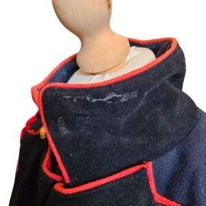 Cette pièce est une reproduction d'un gilet d'uniforme de garde français, inspiré des fracins napoléoniens. - Product Image 6