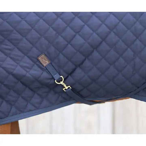 Protección para caballos: Utilice mantas de equitación de alta calidad diseñadas con tela impermeable, forro suave y costuras duraderas. - Product Image 2