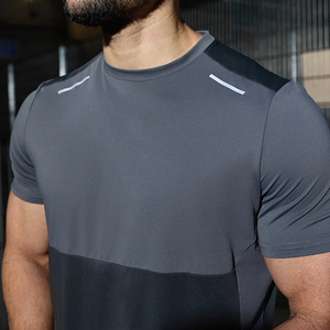 Conjunto Deportivo Personalizado de Alta Calidad para Hombre, Color Morado, de Secado Rápido, Camiseta de Manga Corta y Pantalones Cortos para Gimnasio, Correr, Entrenamiento, con Banda Reflectante - Product Image 5